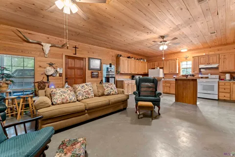 $795,000 | 6409 Pohlman Road, St. Francisville, LA 70775