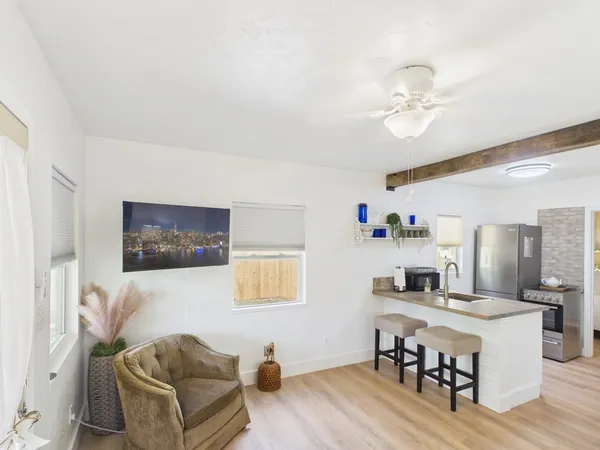 $1,200 | 306 West Walch Avenue, Fredericksburg, TX 78624