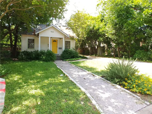 $3,450 | 711 West Johanna Street, Austin, TX 78704