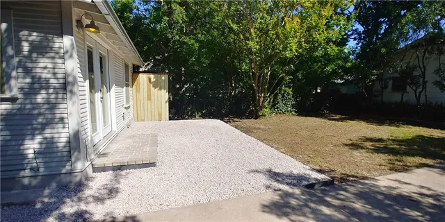 a view of backyard of the house