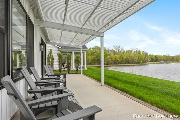 $675,000 | 2930 Isle Water Drive, Belmont, MI 49306