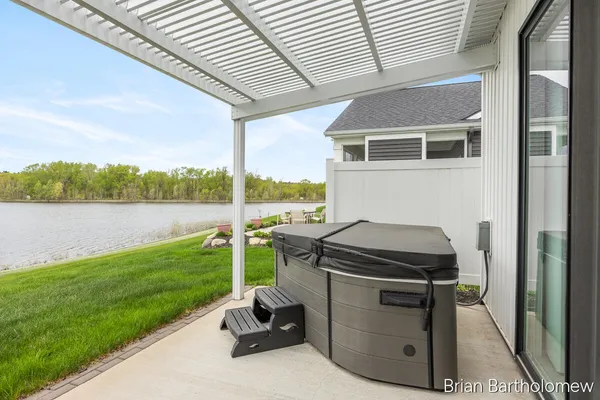 $675,000 | 2930 Isle Water Drive, Belmont, MI 49306