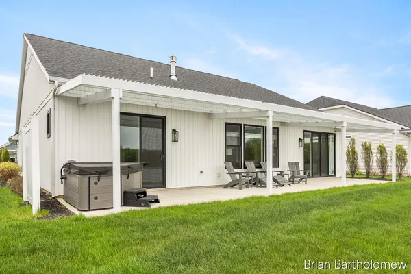 $675,000 | 2930 Isle Water Drive, Belmont, MI 49306
