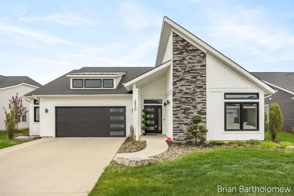 $675,000 | 2930 Isle Water Drive, Belmont, MI 49306