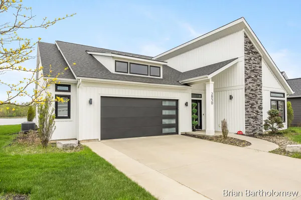 $675,000 | 2930 Isle Water Drive, Belmont, MI 49306