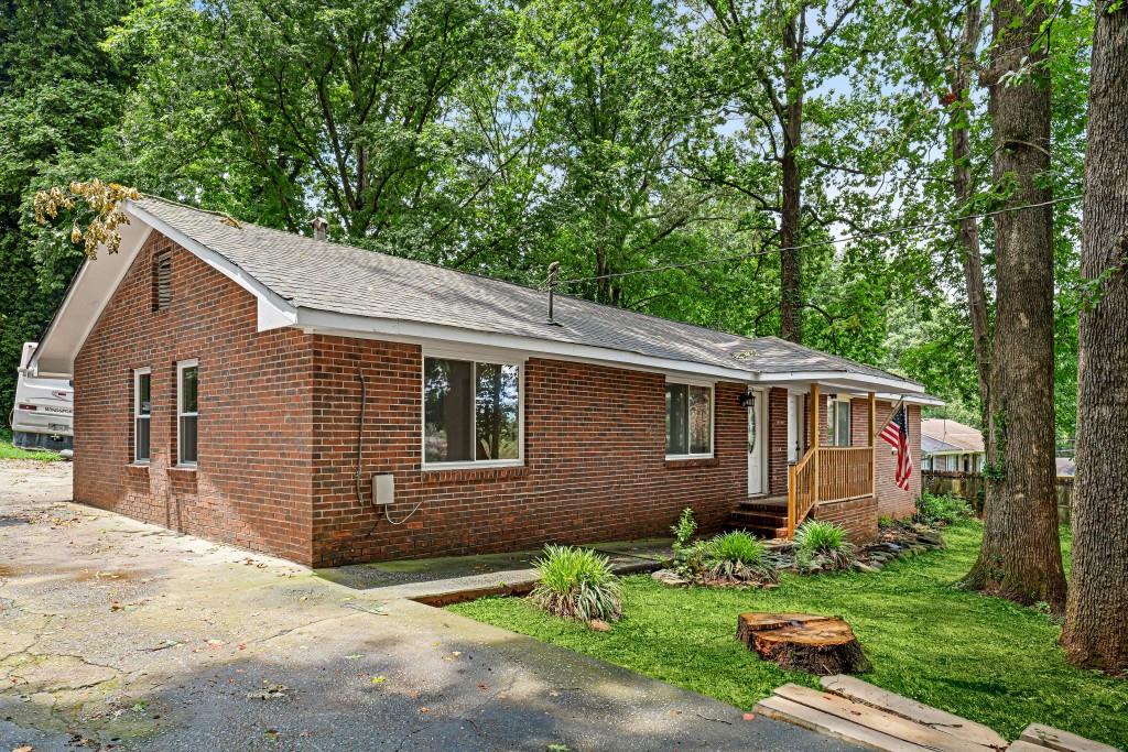 481 East Johns Road Northwest Lilburn, GA 30047 - Photo 3 of 30