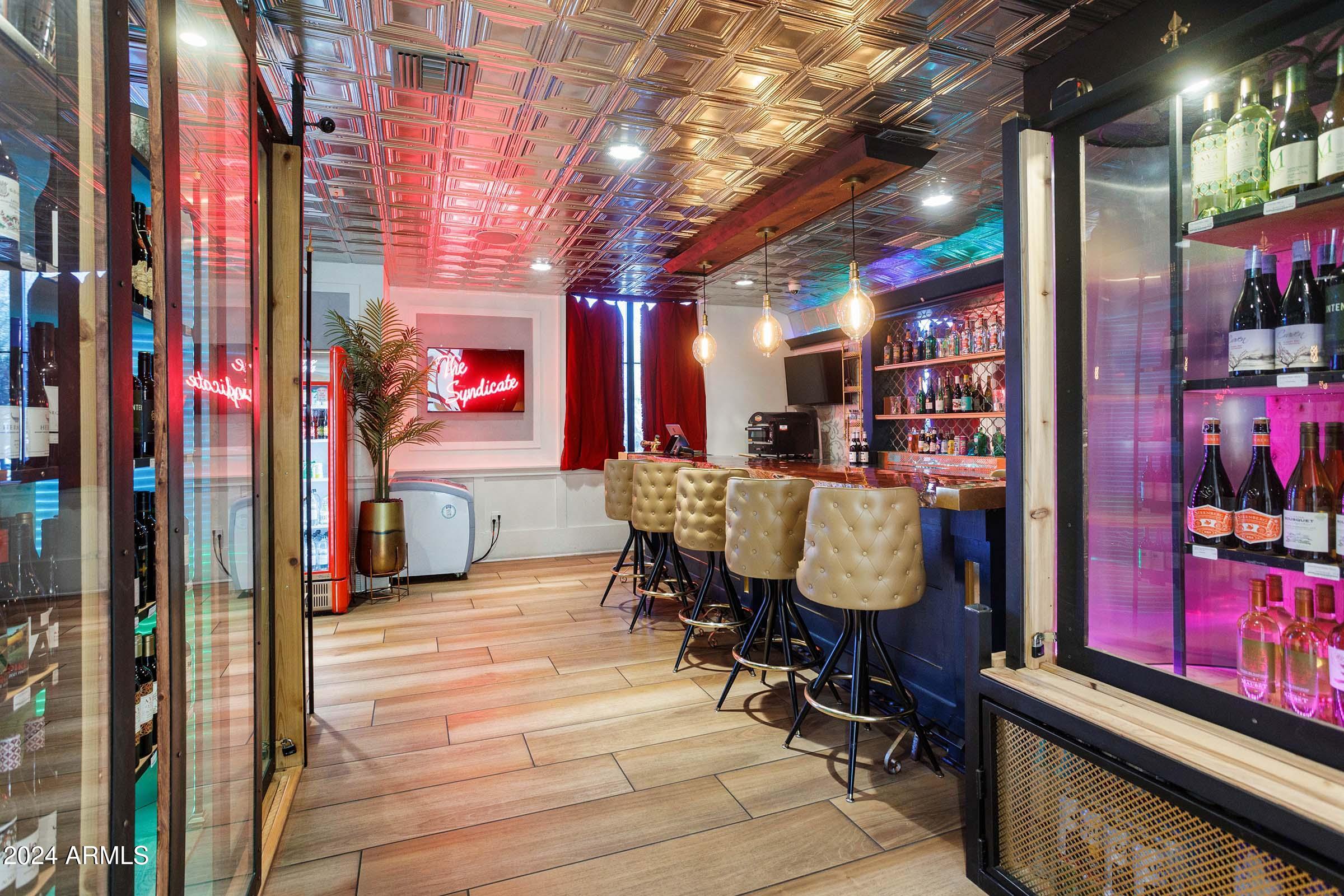 777 East Stella Lane, Unit C1 Phoenix, AZ 85014 - Photo 28 of 34 On-Site Bar