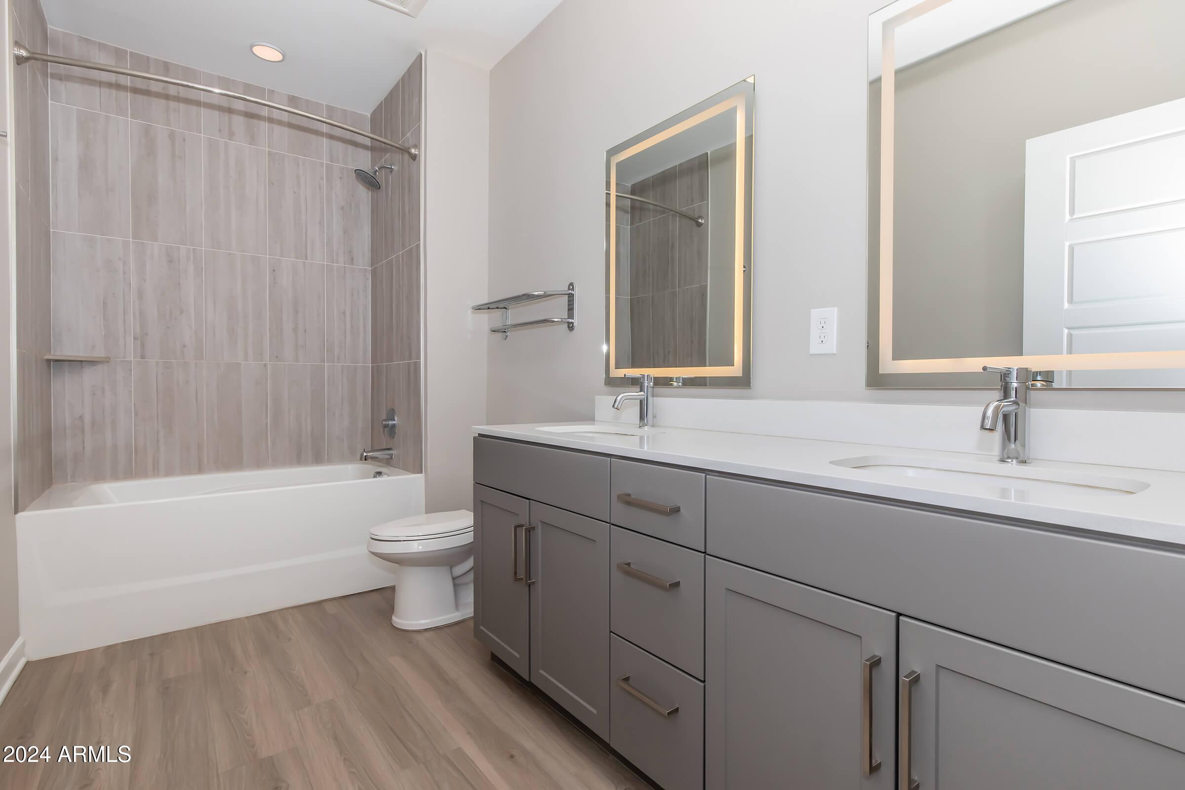 777 East Stella Lane, Unit C1 Phoenix, AZ 85014 - Photo 6 of 34 Guest Bathroom