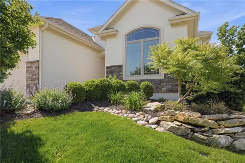 $635,000 | 9892 Hollis Lane, Lenexa, KS 66227