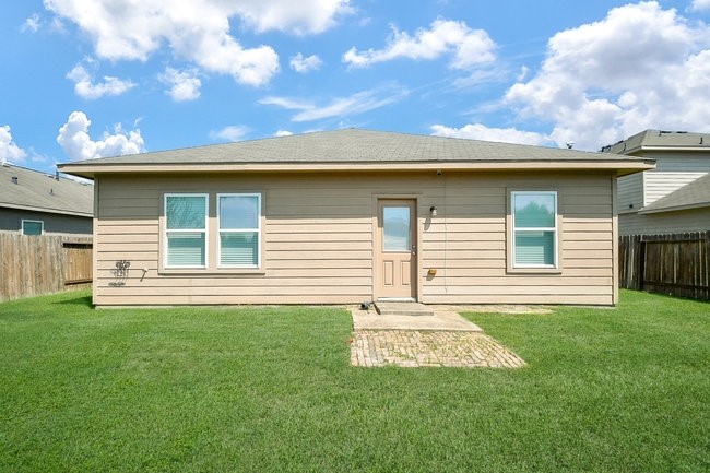 3318 Grand Cane Lane Rosenberg, TX 77471 - Photo 18 of 19 front view of a house with a yard