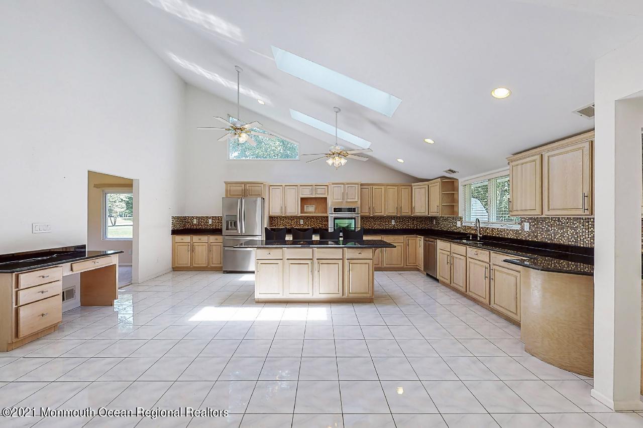 655 Elton Adelphia Road Freehold, NJ 07728 - Photo 5 of 35 Large Kitchen