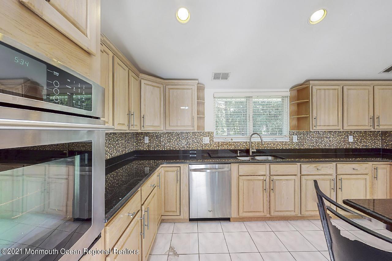 655 Elton Adelphia Road Freehold, NJ 07728 - Photo 7 of 35 Kitchen