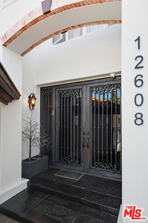 12608 Promontory Road Los Angeles, CA 90049 - Photo 7 of 68