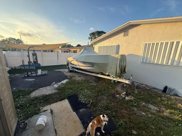 a view of a back yard of the house
