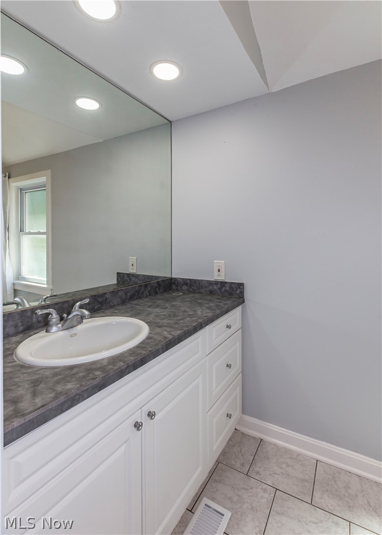 4326 Silsby Road University Heights, OH 44118 - Photo 24 of 50