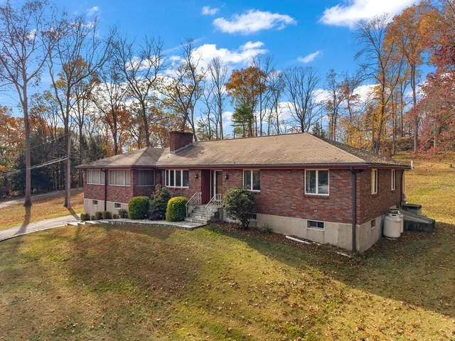 a view of a house with a yard