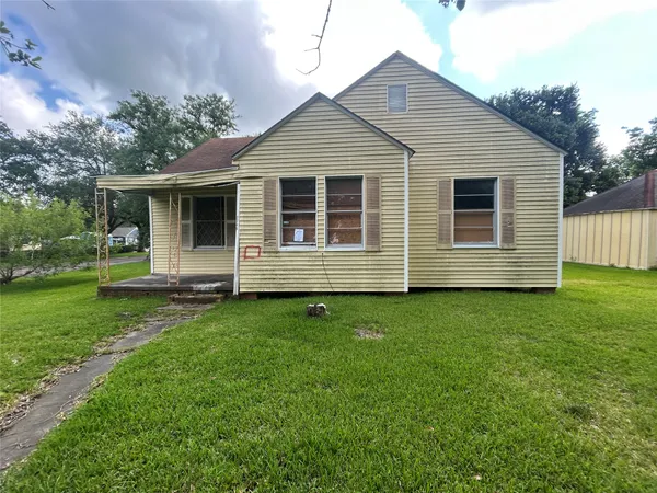 $29,900 | 2240 Oaklawn Avenue, Port Arthur, TX 77642