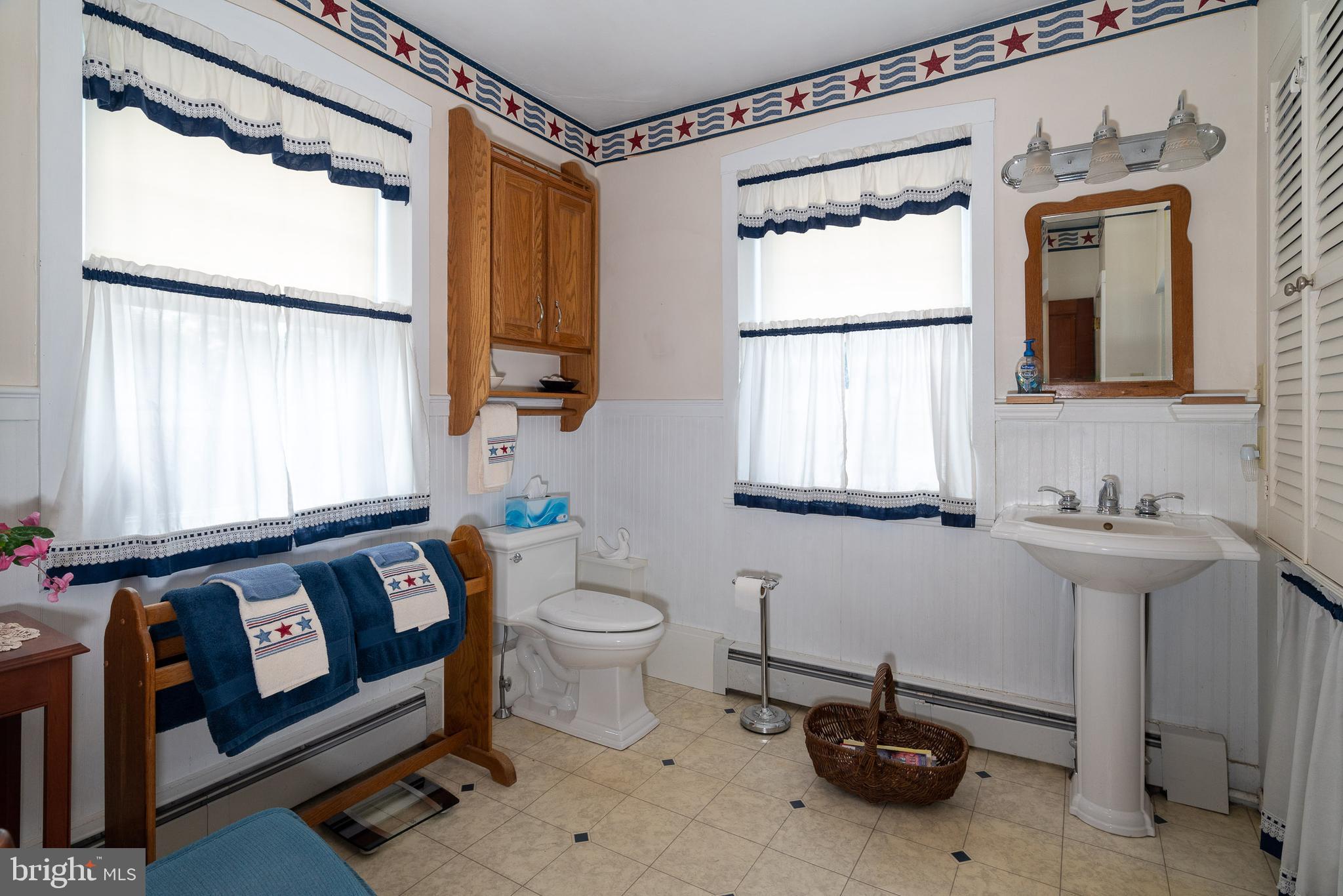 128 Fairland Road Lititz, PA 17543 - Photo 34 of 47 2nd floor bath