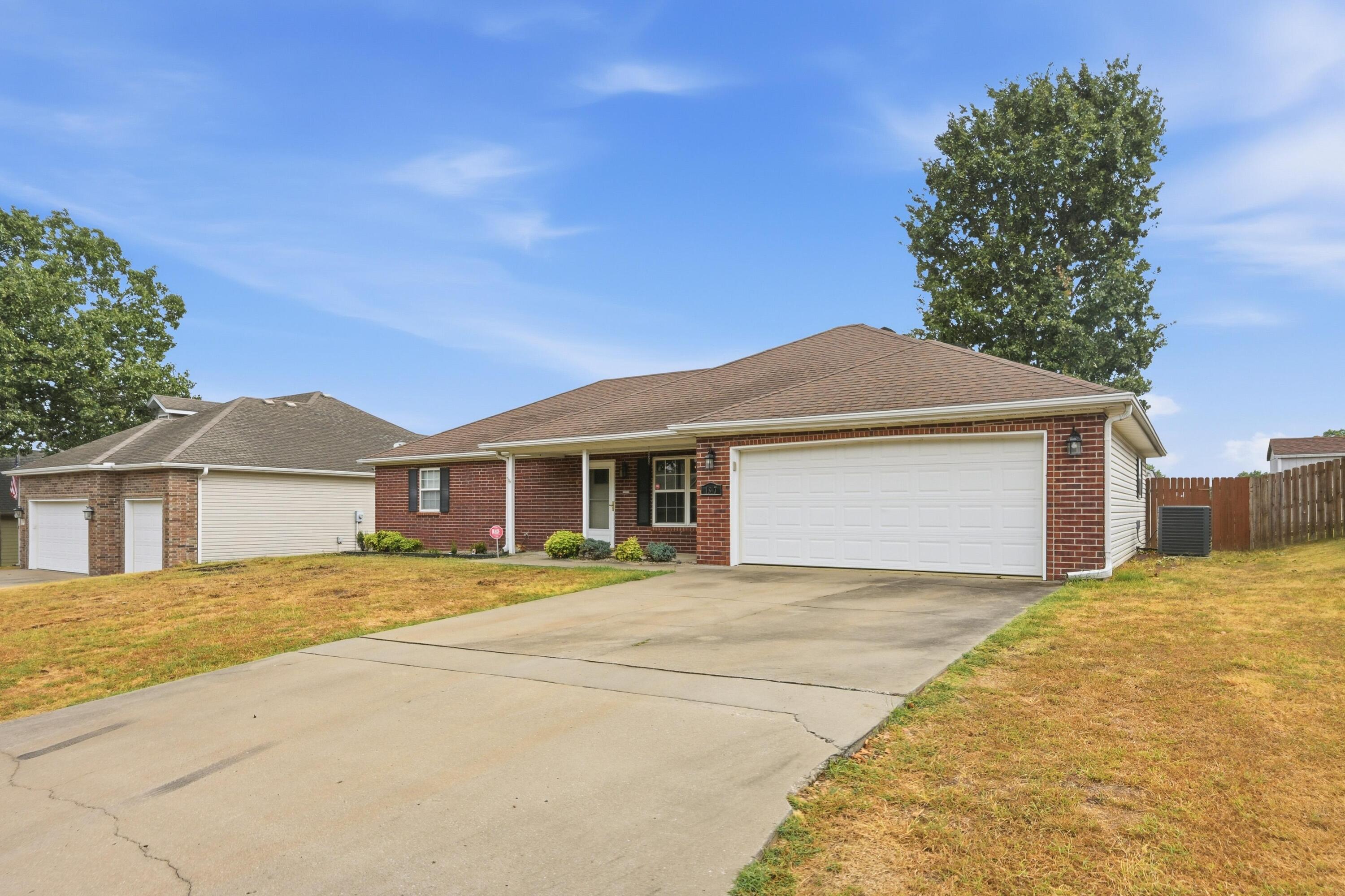 1317 Fox Ridge Lane Neosho, MO 64850 - Photo 2 of 45 002
