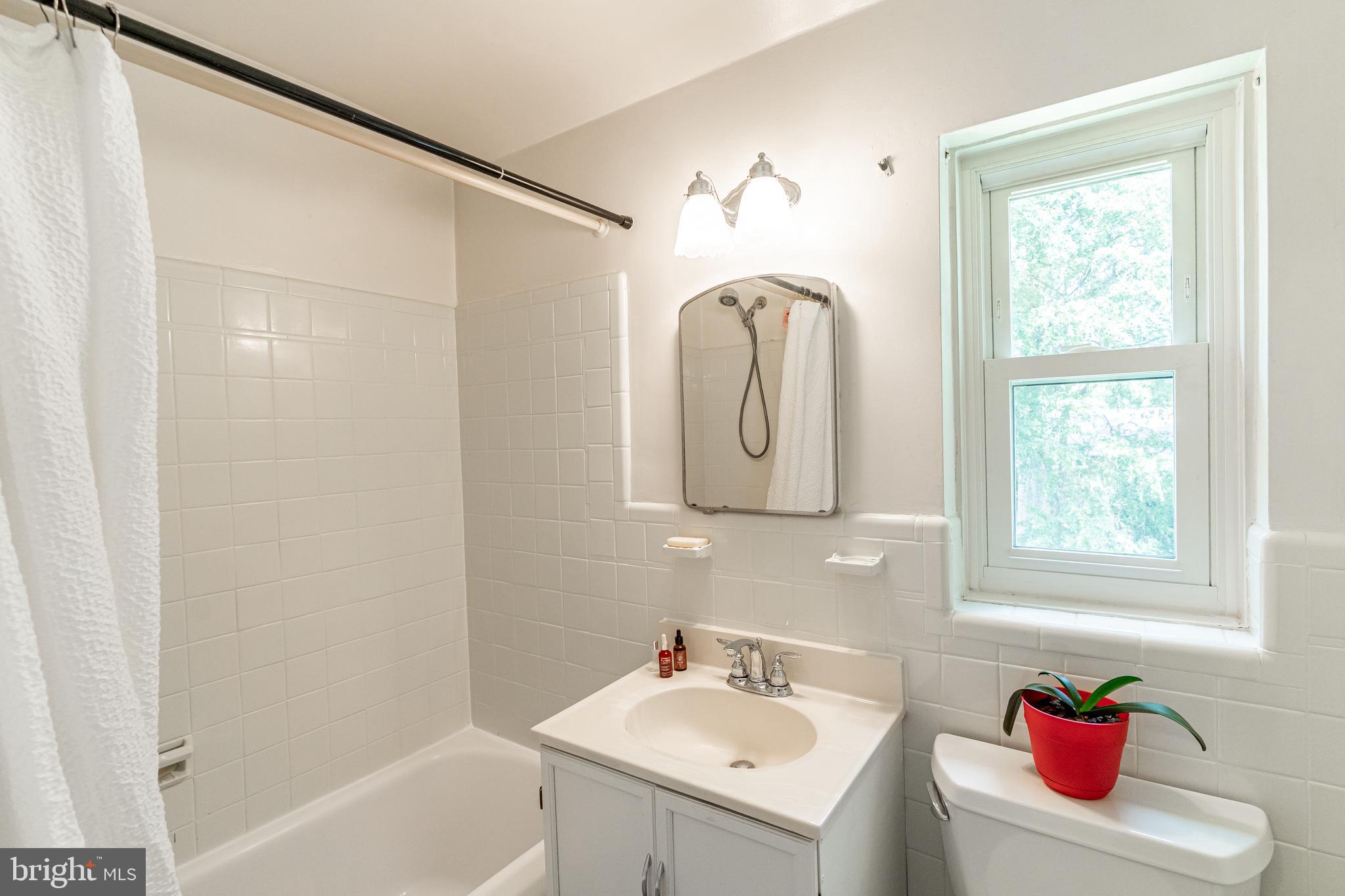 1709 Florin Street Silver Spring, MD 20902 - Photo 13 of 20 Upper Level Full Bath
