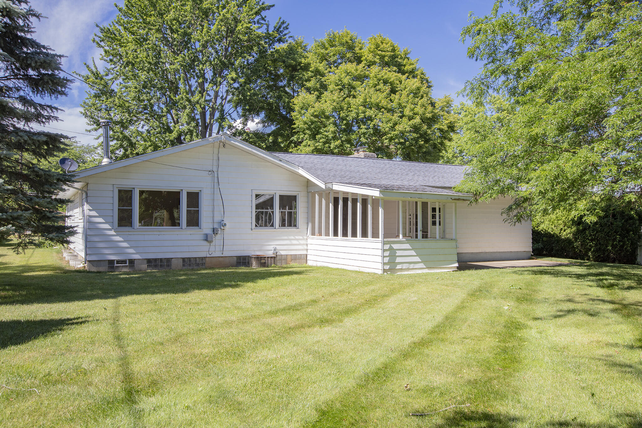 706 Rynearson Street Buchanan, MI 49107 - Photo 3 of 21 0D6A0096