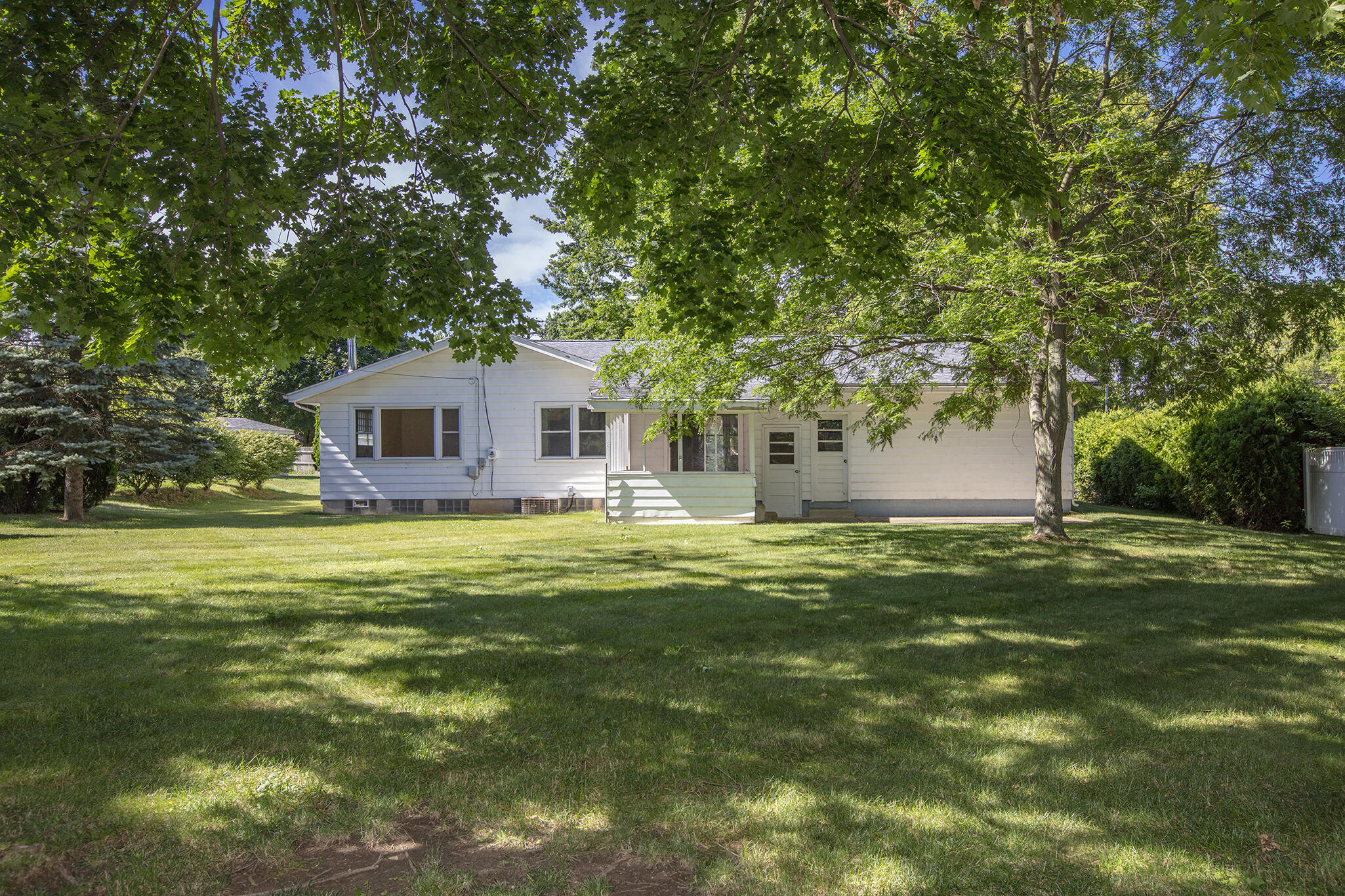 706 Rynearson Street Buchanan, MI 49107 - Photo 4 of 21 0D6A0098