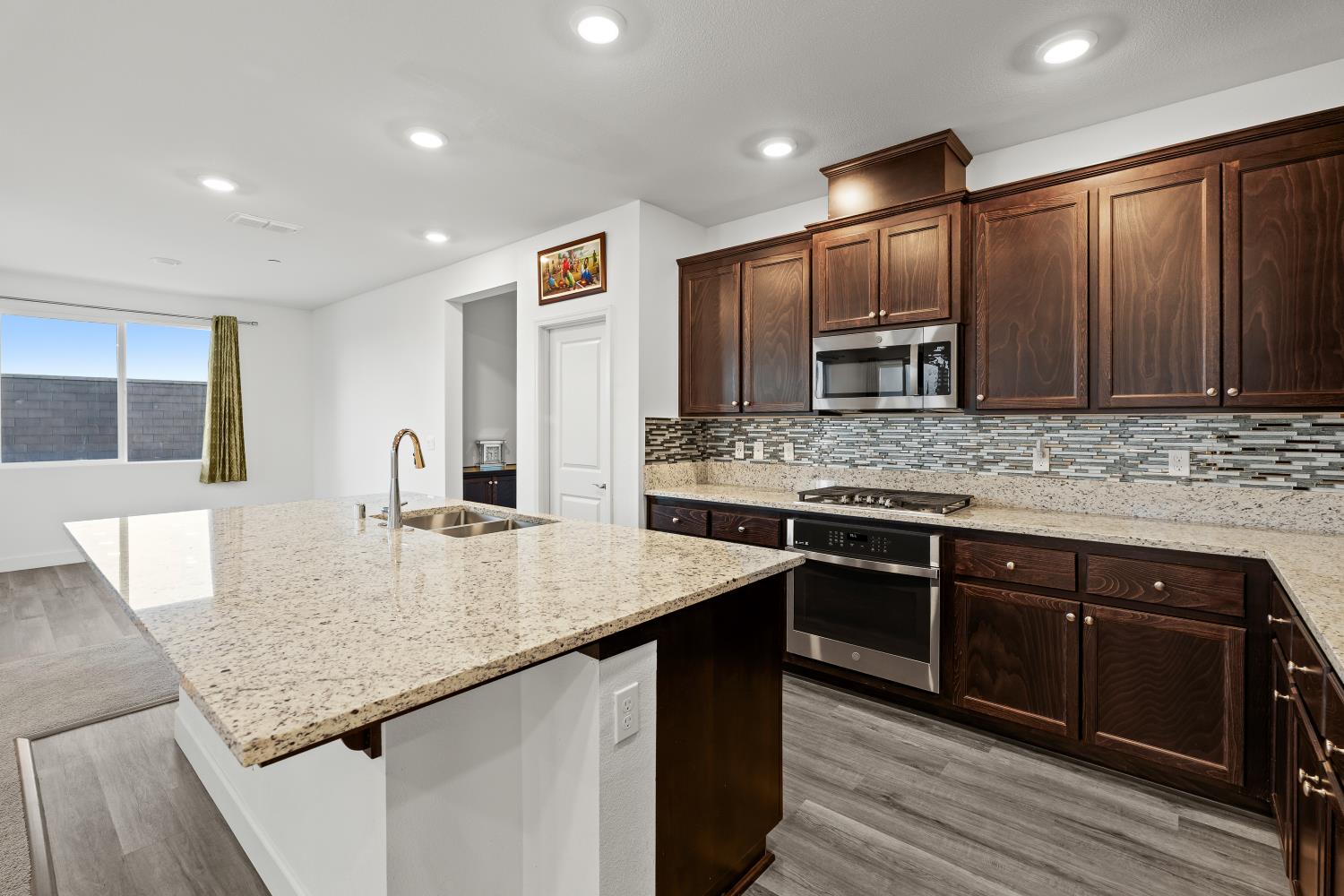 2302 Raphael Way Lodi, CA 95242 - Photo 3 of 57