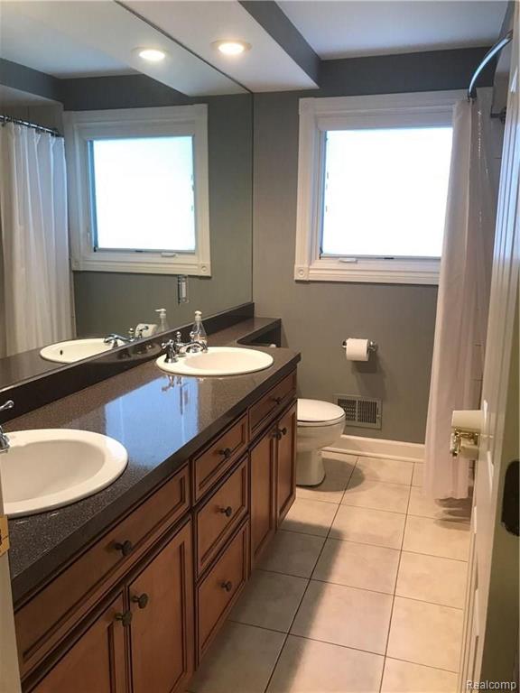 875 Hampton Circle Rochester Hills, MI 48307 - Photo 41 of 47
