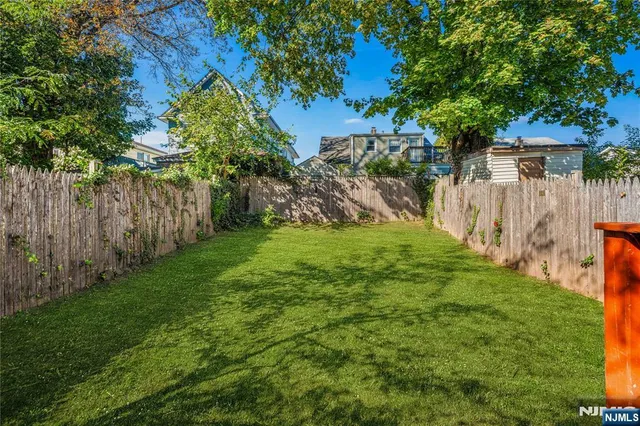 a view of a yard with a tree
