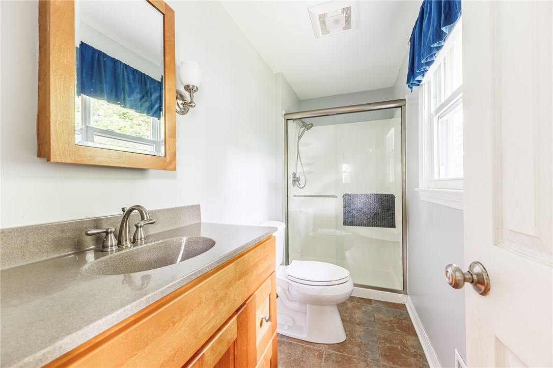 8 Meeting House Road Perinton, NY 14450 - Photo 27 of 40 Primary Bath
