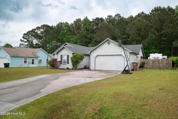 $242,000 | 123 Daphne Drive, Hubert, NC 28539