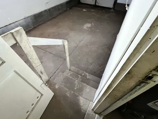 a view of a garage