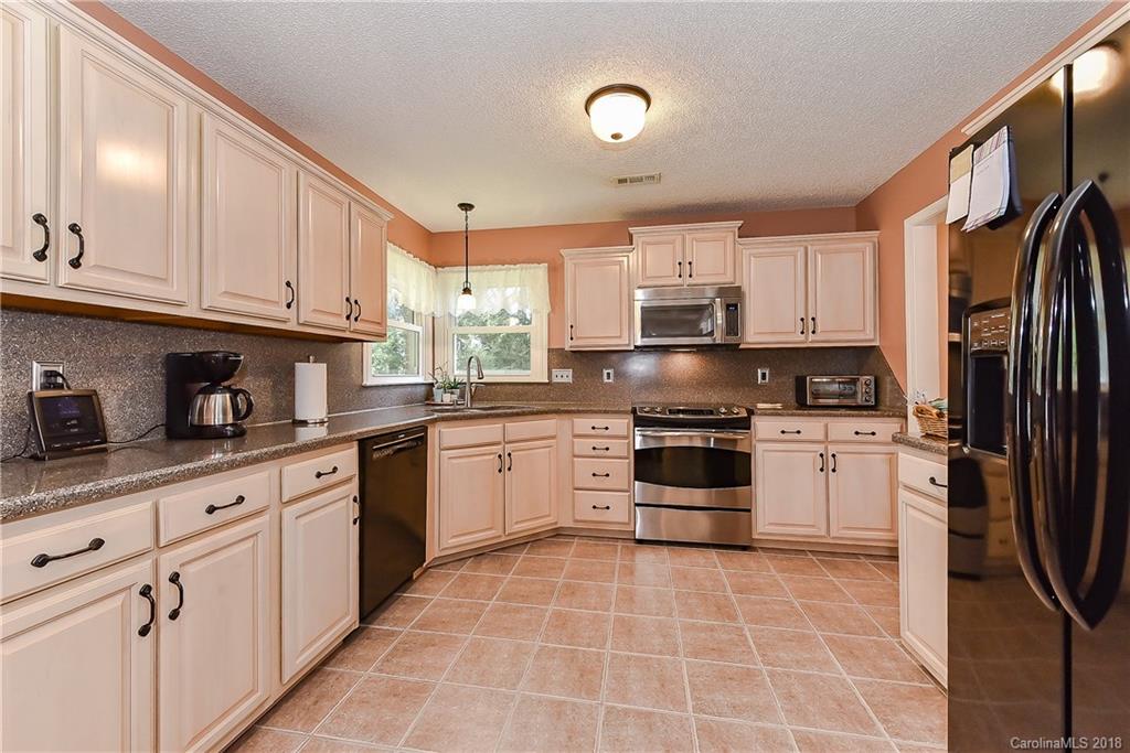 805 Isle Of Palms Court Fort Mill, SC 29708 - Photo 10 of 28