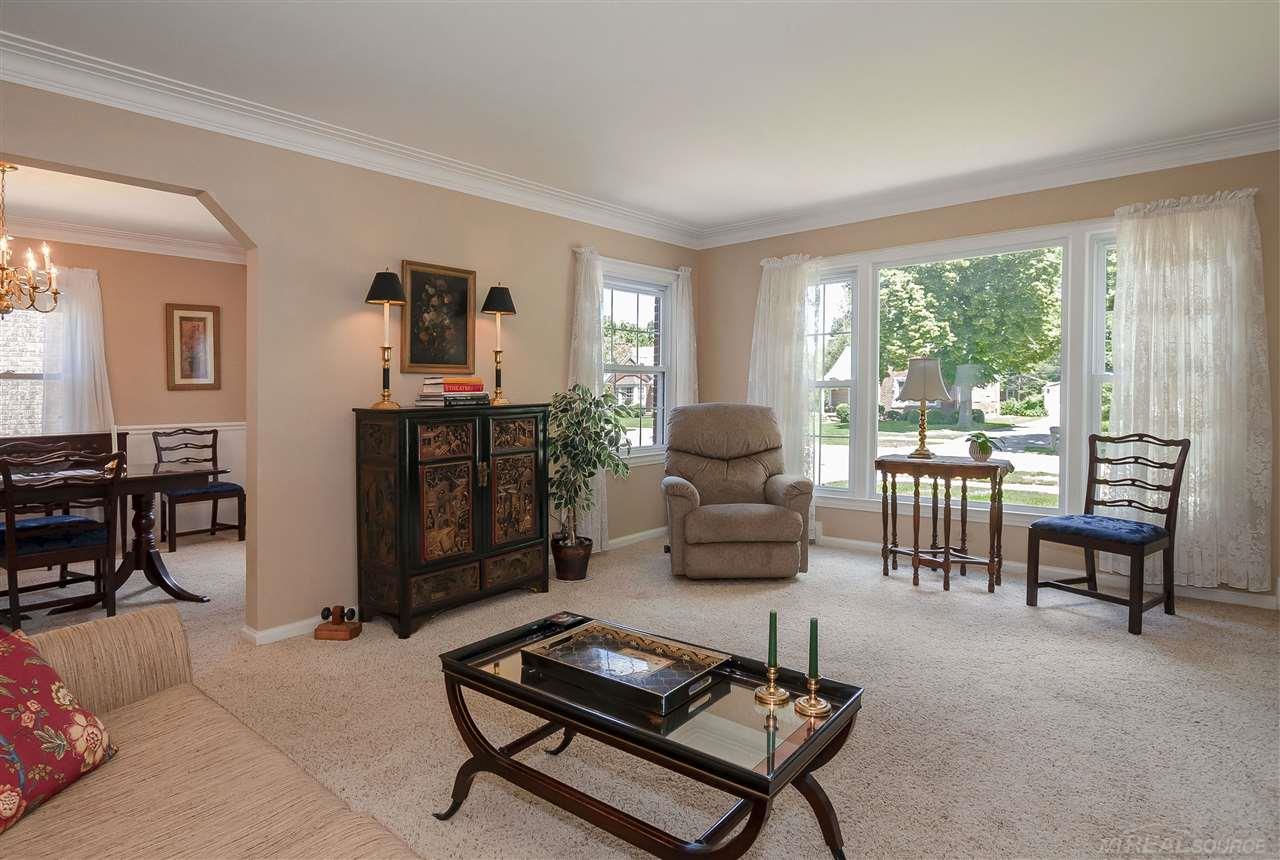1133 Roslyn Road Grosse Pointe, MI 48236 - Photo 7 of 39 31385462-6.JPG