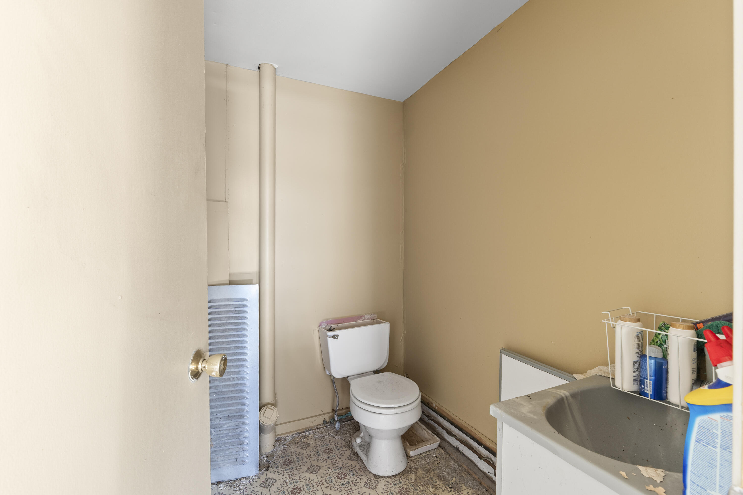 258 Jefferson Street Waldoboro, ME 04572 - Photo 15 of 46 258 Jefferson St_0114