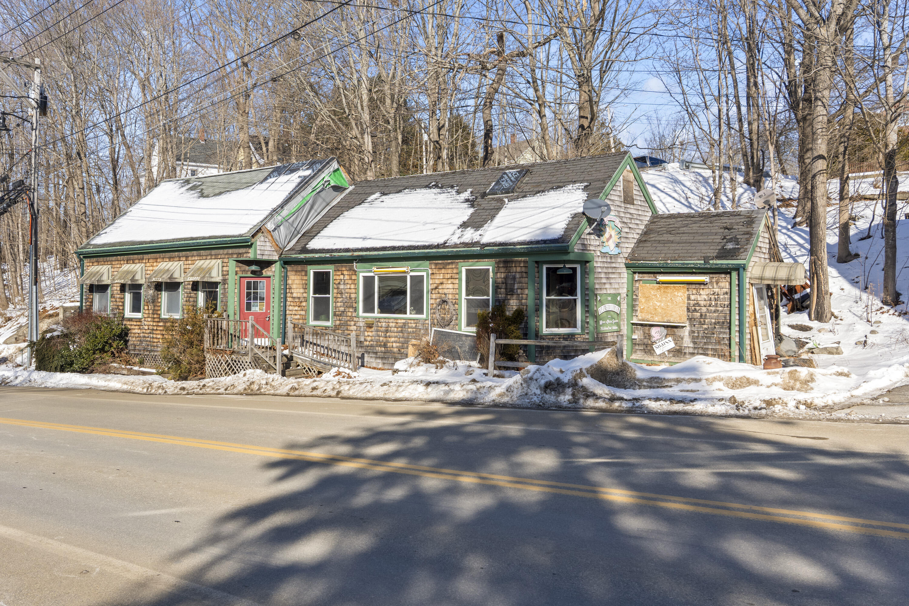 258 Jefferson Street Waldoboro, ME 04572 - Photo 5 of 46 258 Jefferson St_0103