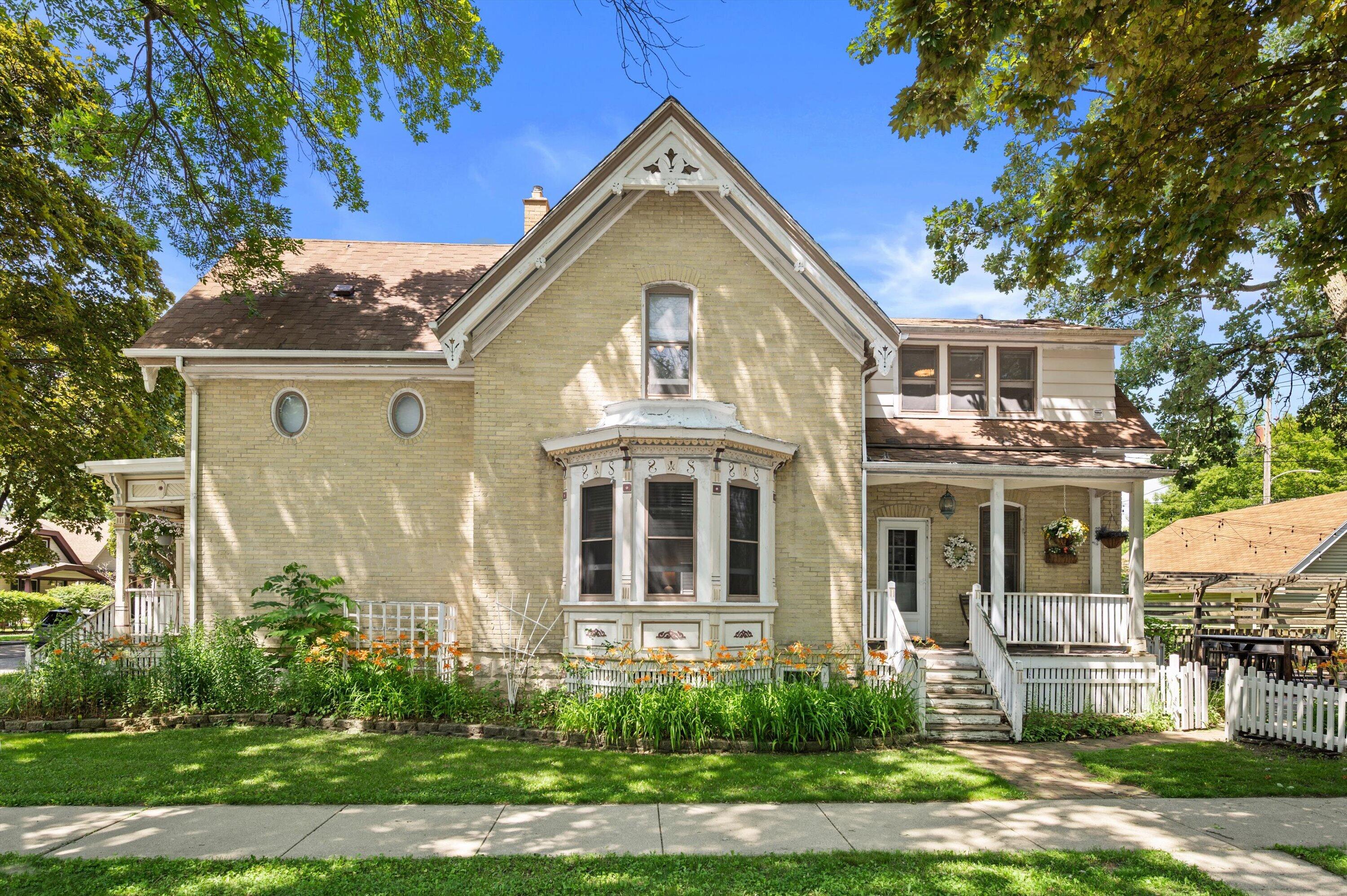 3174 South Herman Street Milwaukee, WI 53207 - Photo 1 of 25 Welcome home!