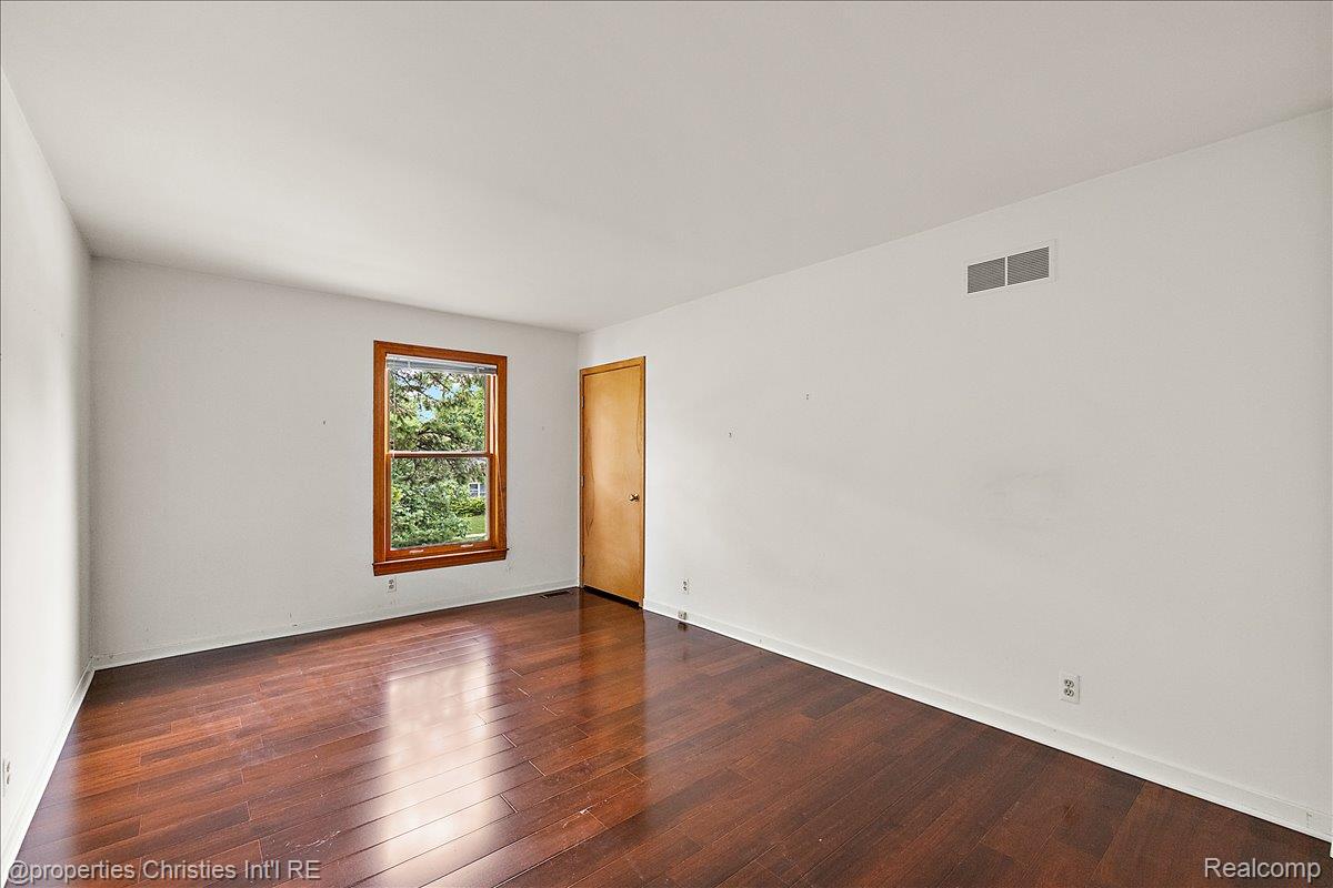 2635 Dorchester Road Birmingham, MI 48009 - Photo 23 of 44