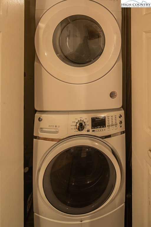 800 Meadowview Drive, Unit 6 Boone, NC 28607 - Photo 18 of 19 a utility room with dryer and washer