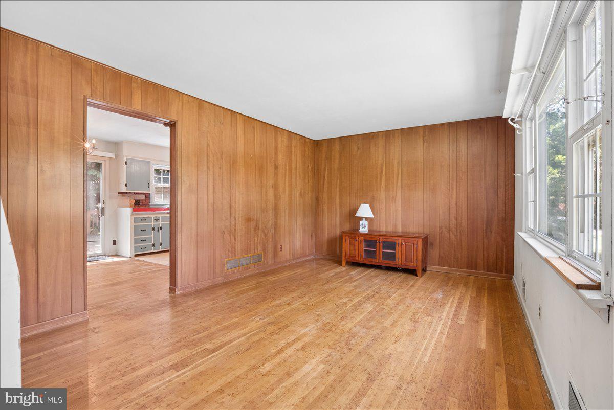 171 1 Mile Road Cranbury, NJ 08512 - Photo 7 of 39 Living Room