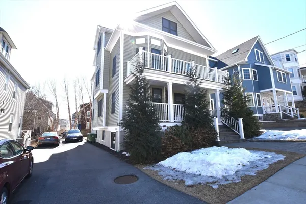 $2,645 | 145-147 Spruce Street, Unit 1472, Watertown, MA 02472