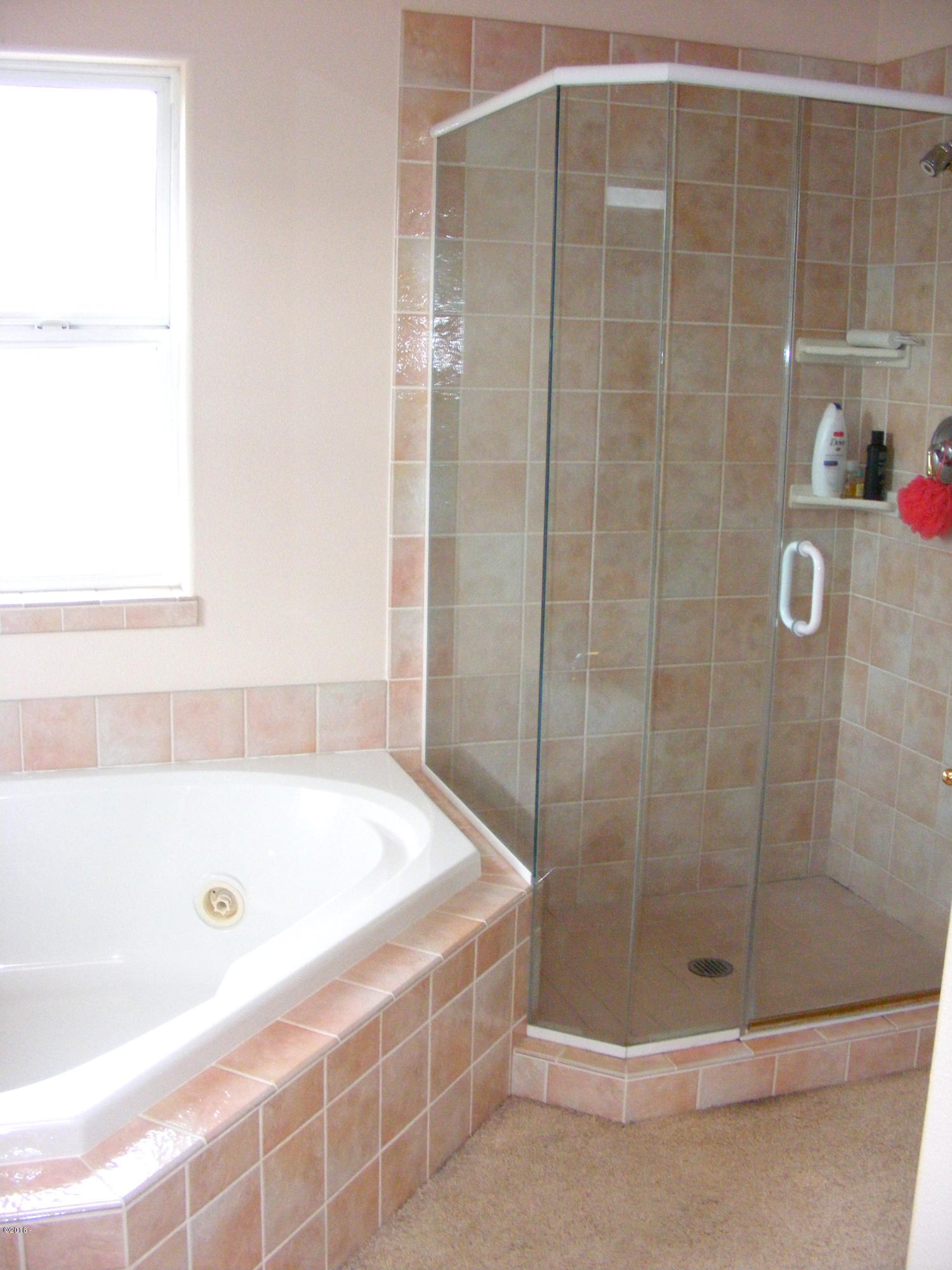 135 Southwest 26th Street Newport, OR 97366 - Photo 18 of 35 Master Bath Shower
