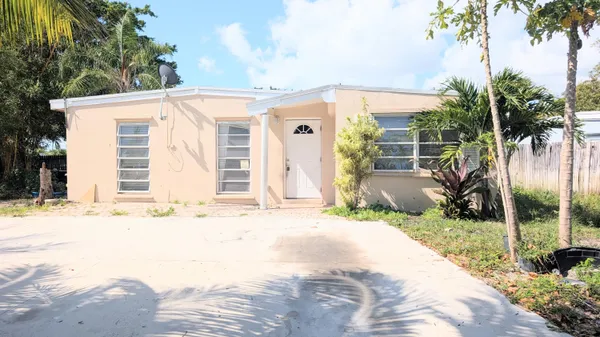 $269,900 | 490 Tulip Tree Drive, Lake Worth, FL 33462