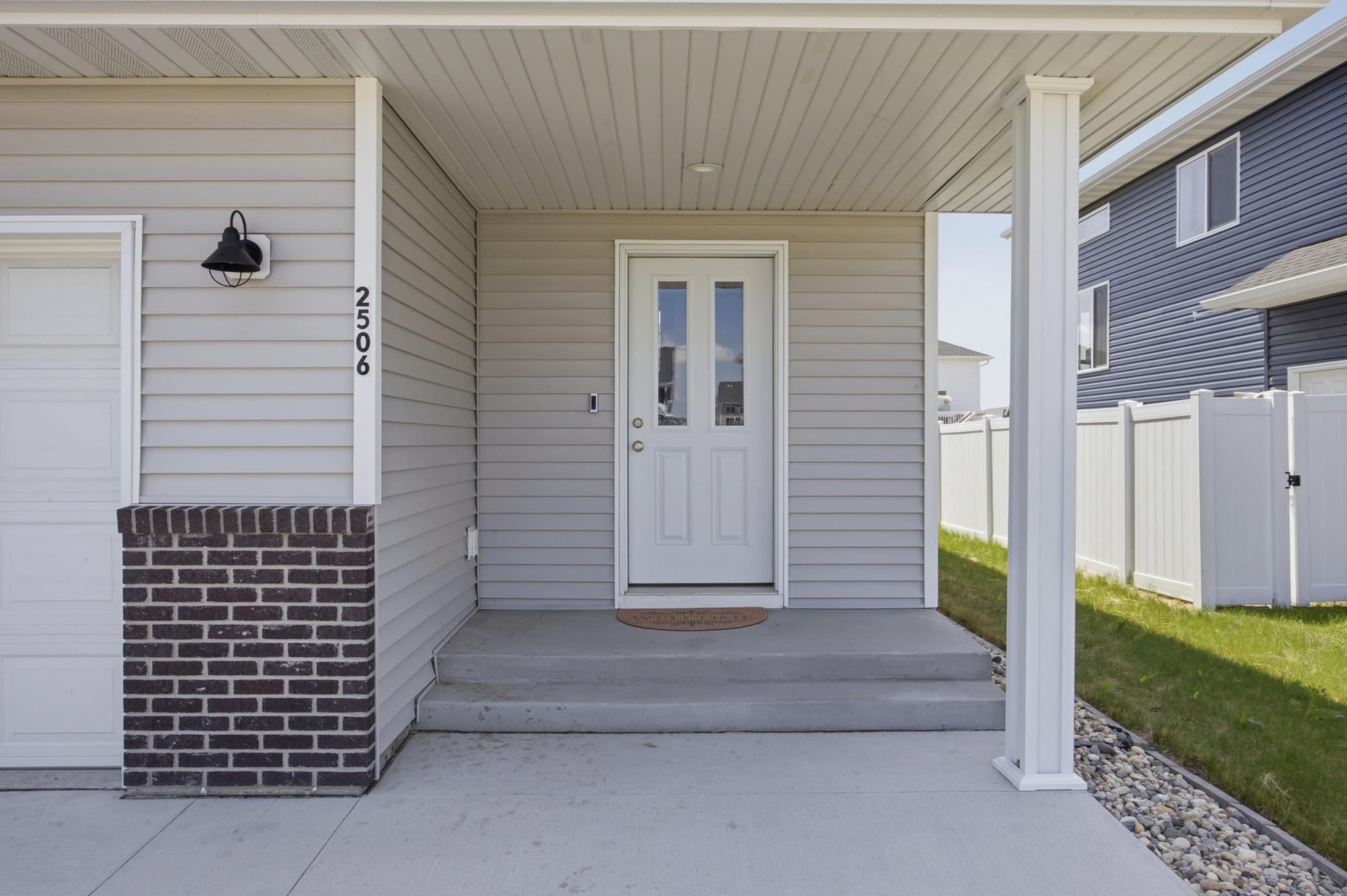 2506 Fulton Loop South Fargo, ND 58104 - Photo 3 of 28