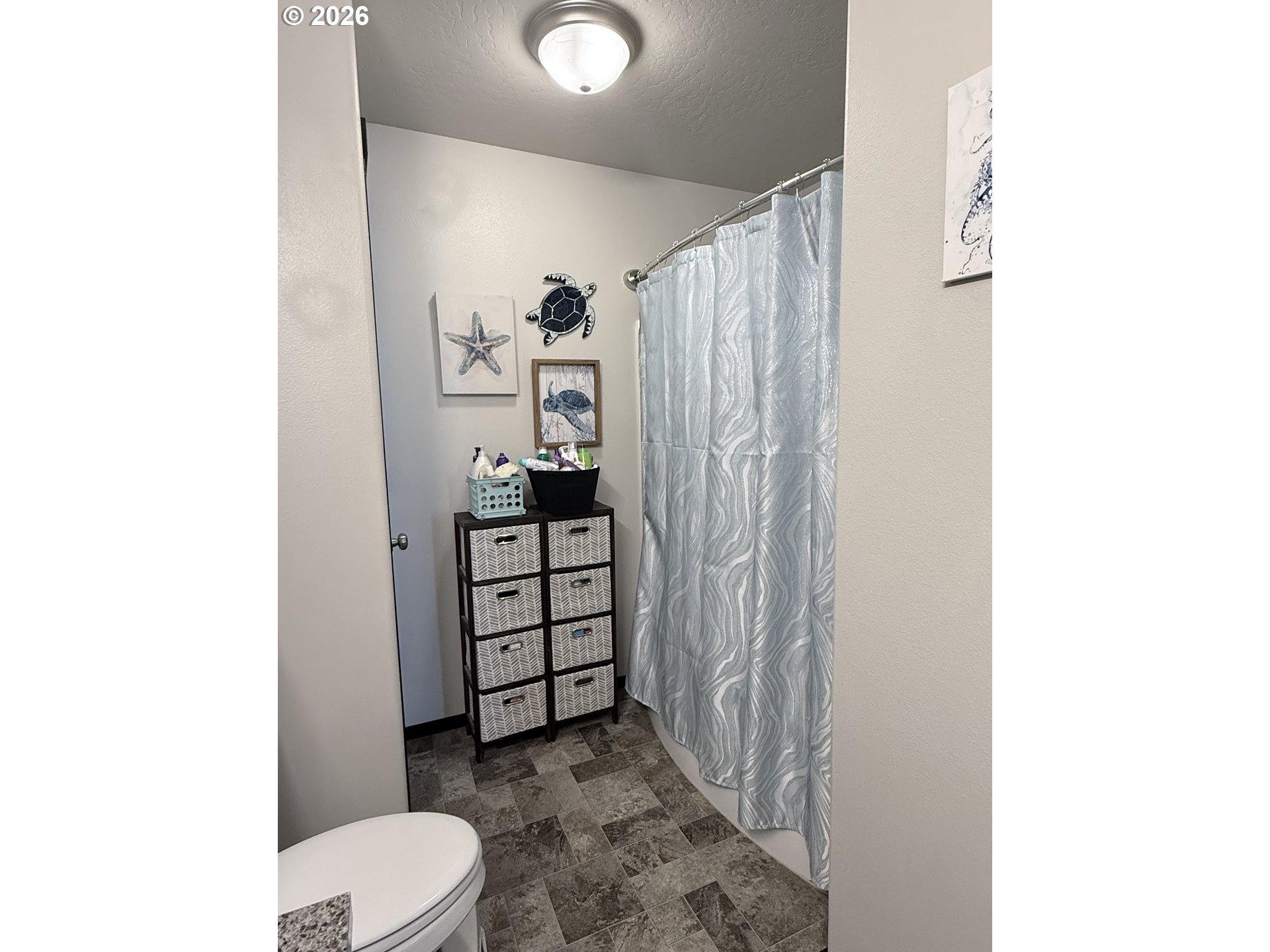 472 Cardinal Place Umatilla, OR 97882 - Photo 11 of 28 a bathroom with a toilet and a shower