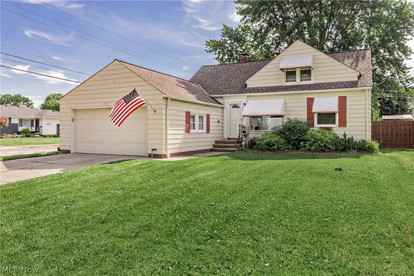$269,900 | 1649 Gilbert Drive, Mayfield Heights, OH 44124