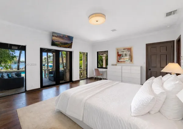 $8,999,999 | 744 Lakeview Drive, Miami Beach, FL 33140