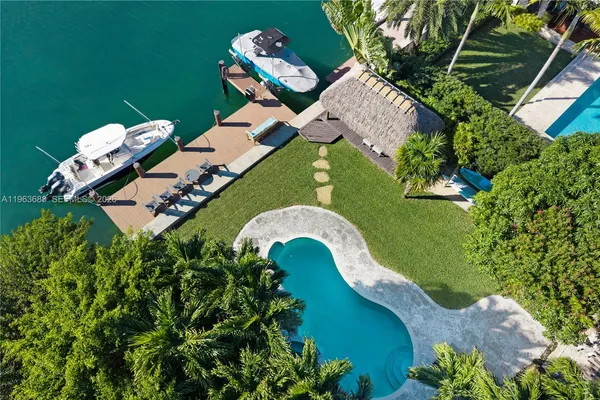 $8,999,999 | 744 Lakeview Drive, Miami Beach, FL 33140