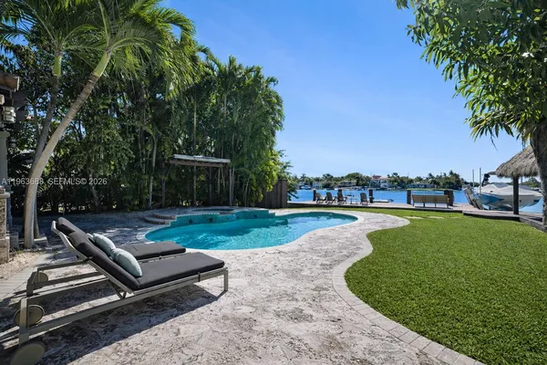 $8,999,999 | 744 Lakeview Drive, Miami Beach, FL 33140