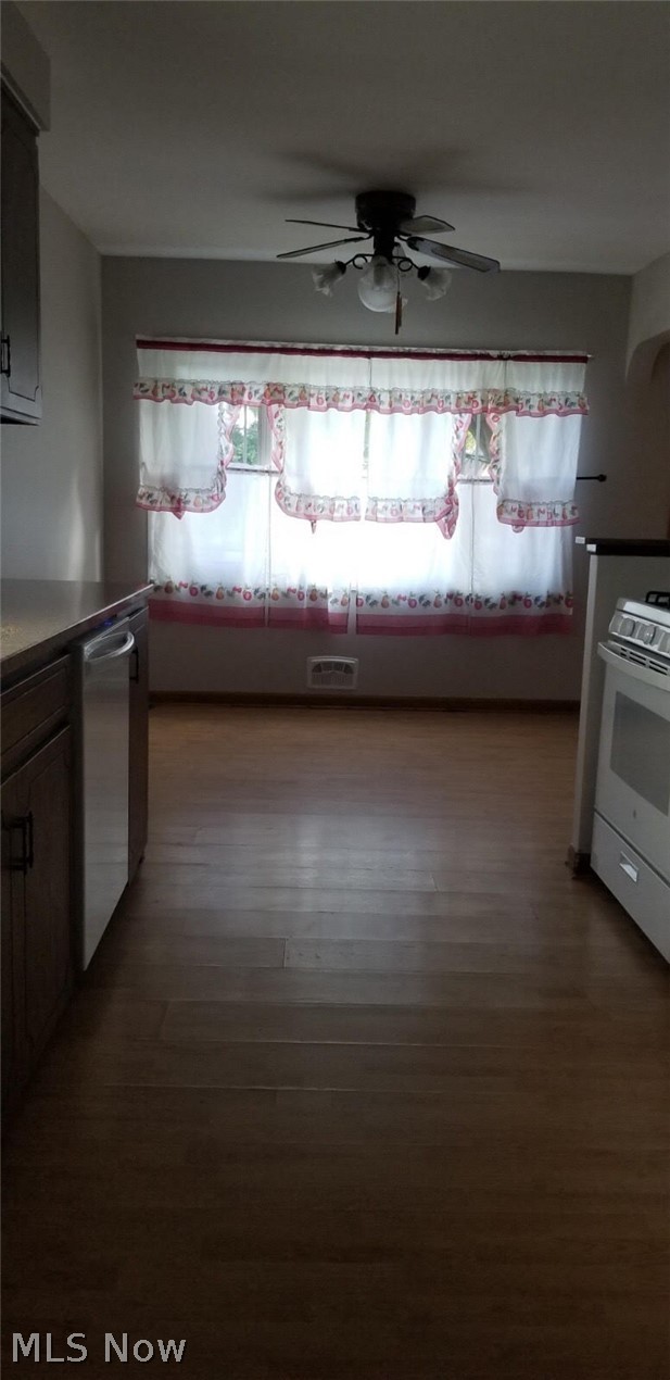 1005 Spring Road Cleveland, OH 44109 - Photo 6 of 23